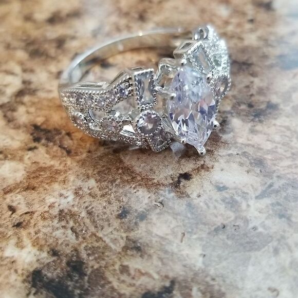 White zircon ring size 9 - Picture 6 of 10